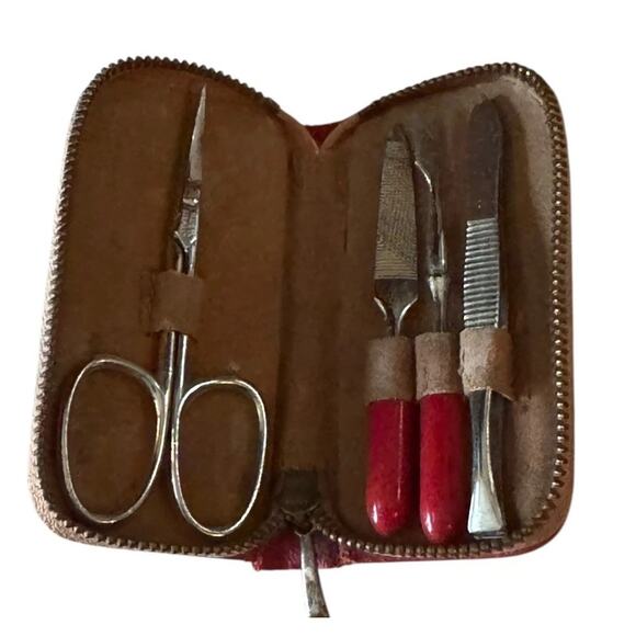 Vintage Red Leather Manicure Set Travel Kit w/ Scissors File Clippers 1940s-50s - Picture 4 of 6